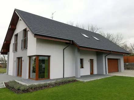 Varitile Ishake Examples Picturesque rural house under a cozy roof - Metrotile Roofing Systems